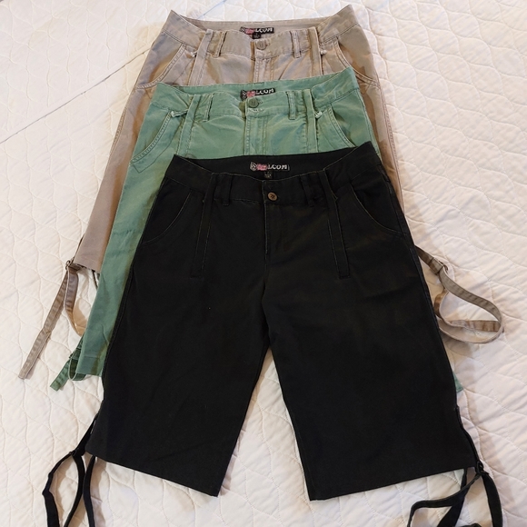 VOLCOM BUNDLE 3 PAIRS Y2K LONGER SHORTS - Picture 1 of 16